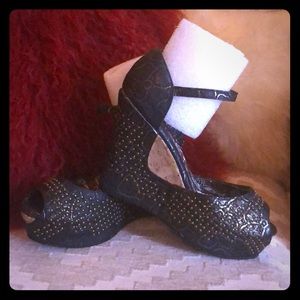 Dollhouse Black/Gold Embossed Peep-Toe Wedge